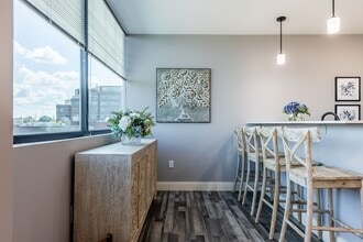 Building Photo - 1230