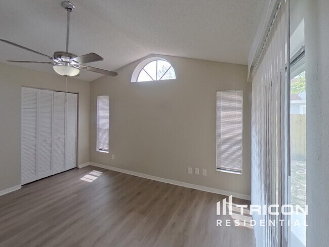 Building Photo - 5490 Friarsway Dr