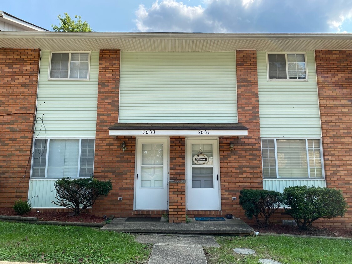 Primary Photo - 5033 W Pea Ridge Rd