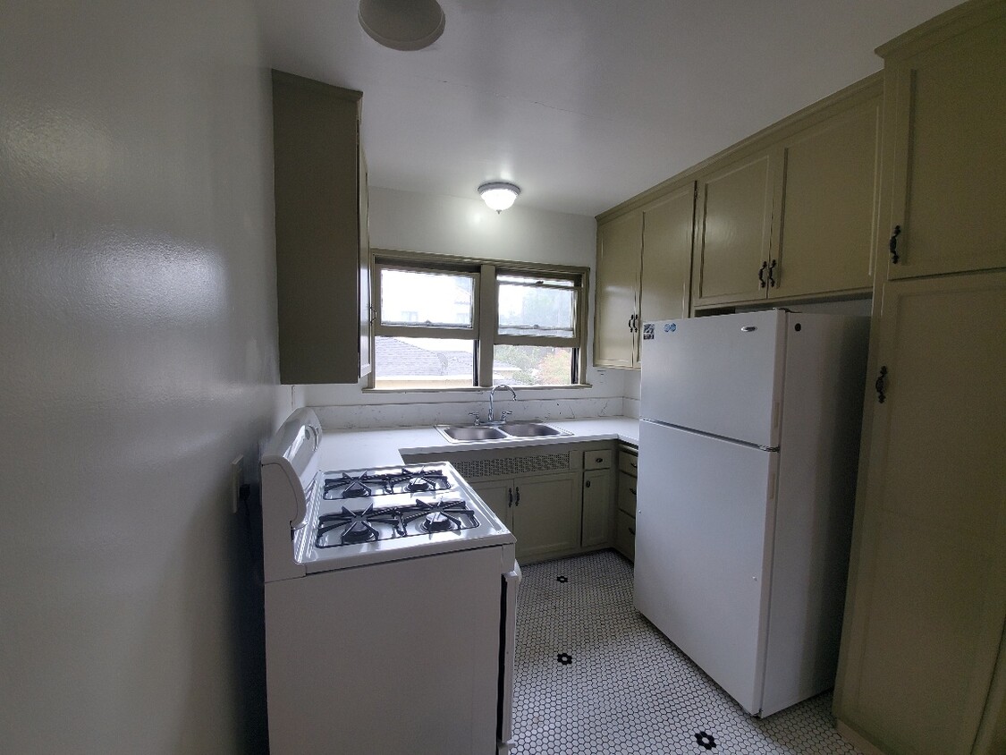 Primary Photo - 2150 N Commonwealth Ave