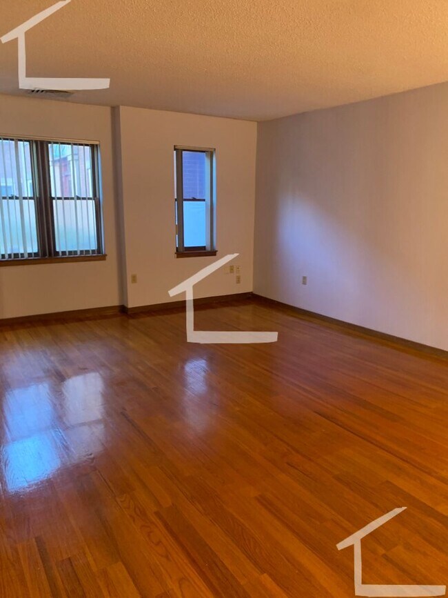 Foto del edificio - Coolidge Corner 1-Bed with Laundry in Unit...