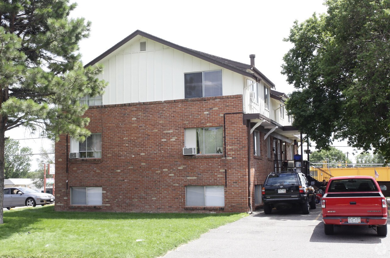 Building Photo - Eliot Town Homes
