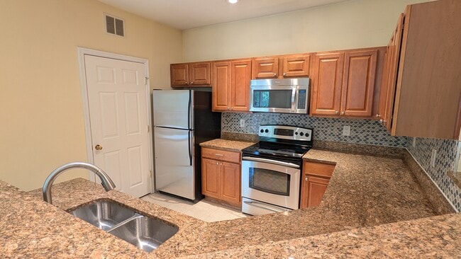 Building Photo - 1550 Spring Gate Dr