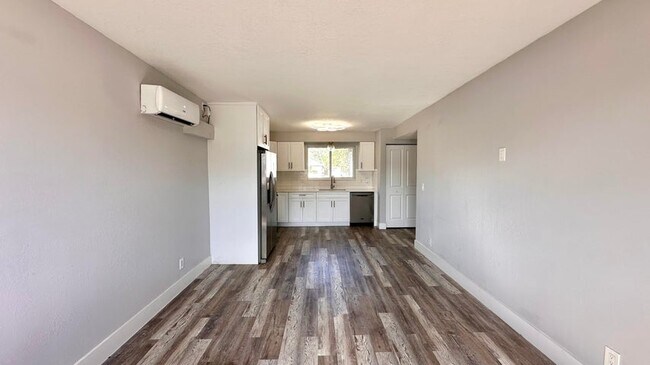 Foto del edificio - 313 Swain Blvd