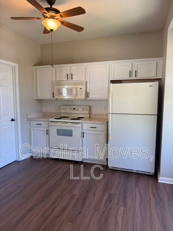 Foto del edificio - 733 Rock Hill Ct