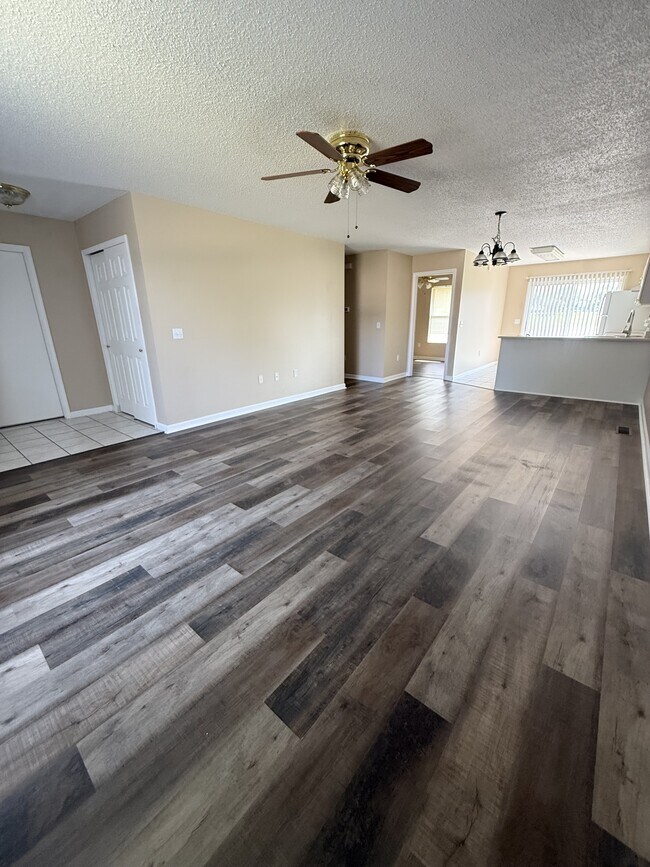 Foto del edificio - 714 Pine Ridge Dr