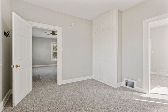 Foto del edificio - 3754 S Delaware St