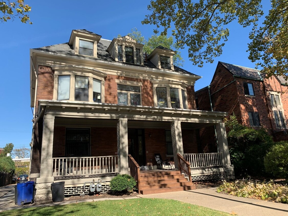 Photo - 4821 Centre Avenue