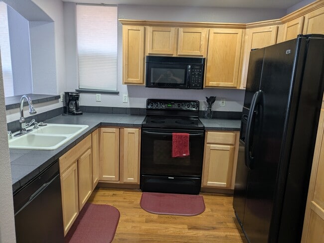 Kitchen - 1727 N Pearl St