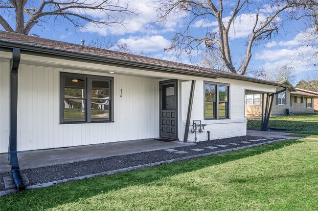 Building Photo - 476 Ellinger Rd