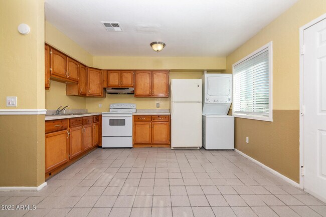 Foto del edificio - 2254 W Southern Ave
