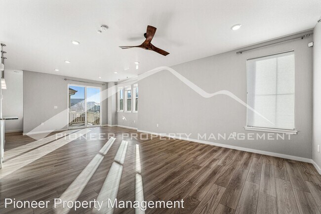 Foto del edificio - 2 br, 2.5 bath House - 17692 Olive St.