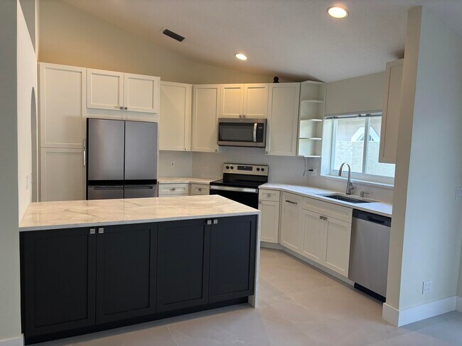 Building Photo - 210 Canterbury Dr W