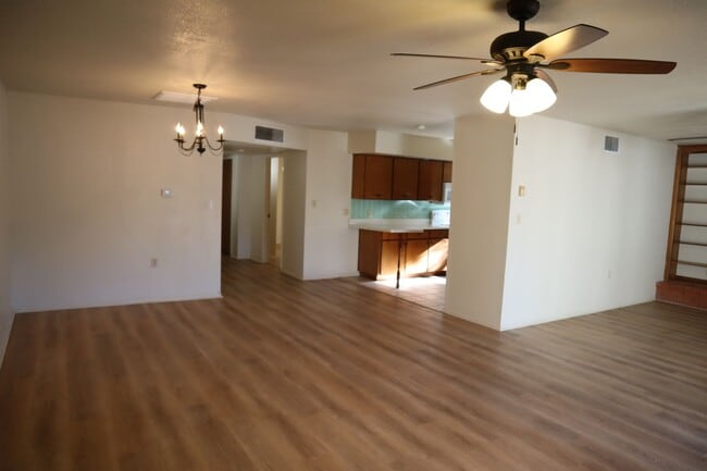 Building Photo - Livable, Lovable, & Avaiable!