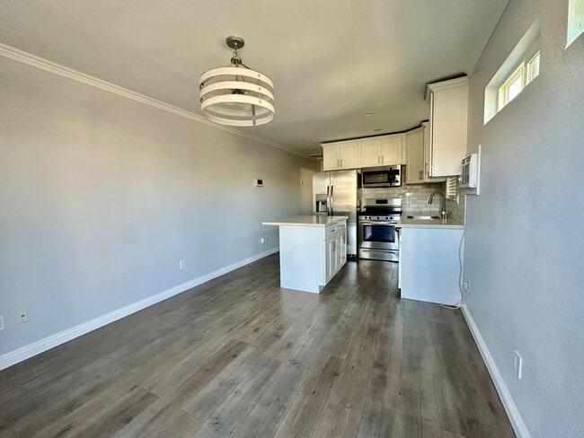 Foto del edificio - 4315 Kenwood Ave