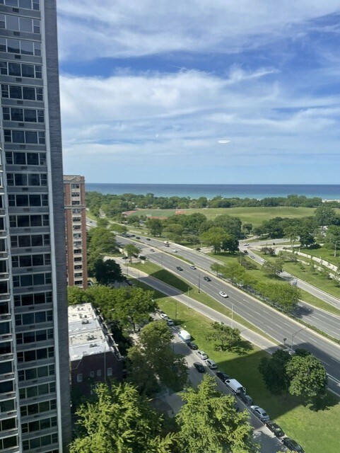 Foto del edificio - 4250 N Marine Dr