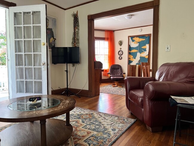 living room - 515 Heath St Townhome