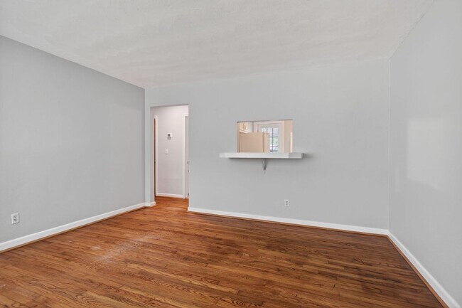 Building Photo - 404 Roselynn Ln