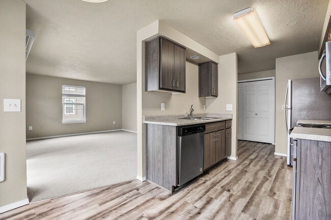 Interior Photo - Lakepoint at Inland Shores