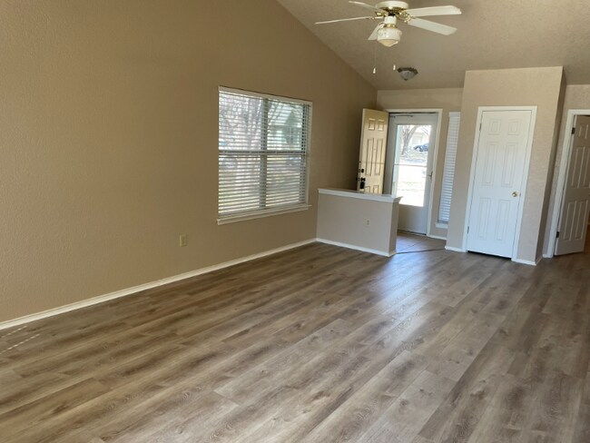 Building Photo - 204 Prairie Springs Loop