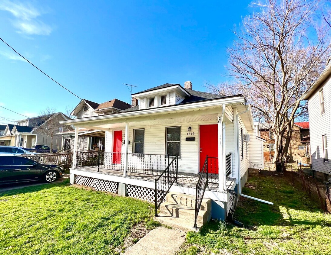 Primary Photo - 1717-1719 Columbia Ave