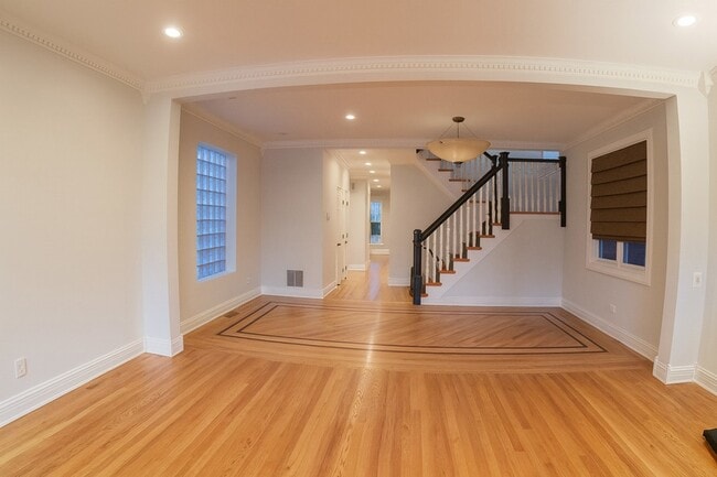 Building Photo - 2725 N Magnolia Ave
