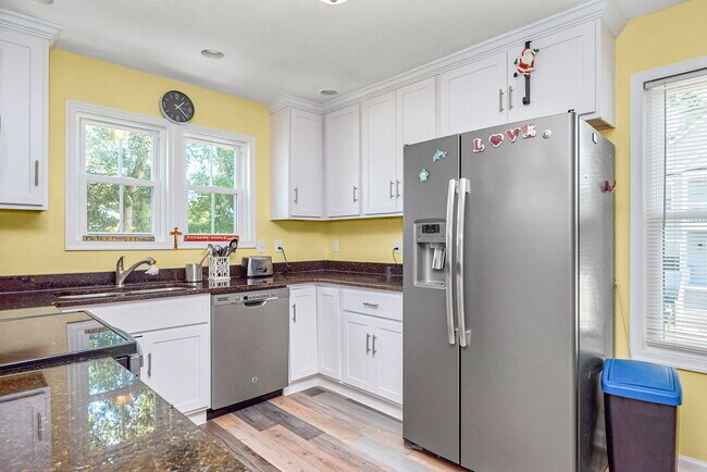 Foto del edificio - 9573 6th Bay St