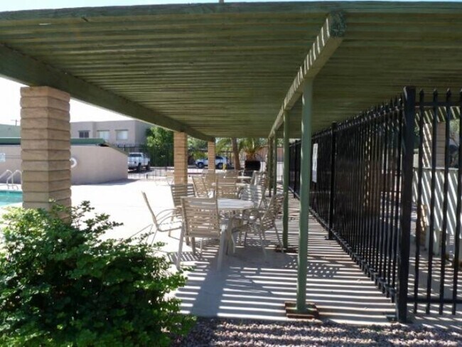 Foto del edificio - 1500 W Rio Salado Pkwy