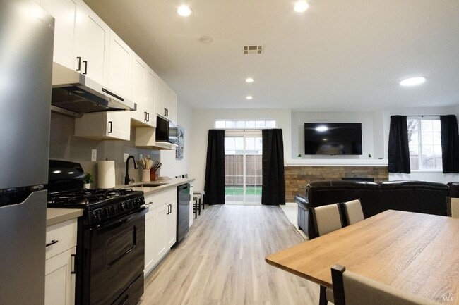 Foto del edificio - 5156 Woodward Ln