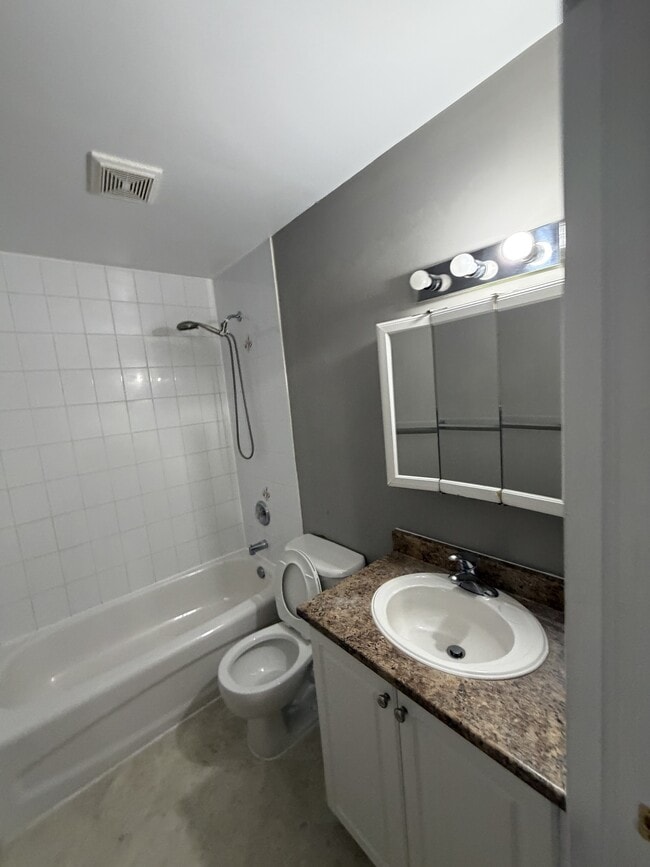 Building Photo - 119 Daly Ave