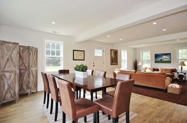 Foto del edificio - 39 Hunting Ridge Rd