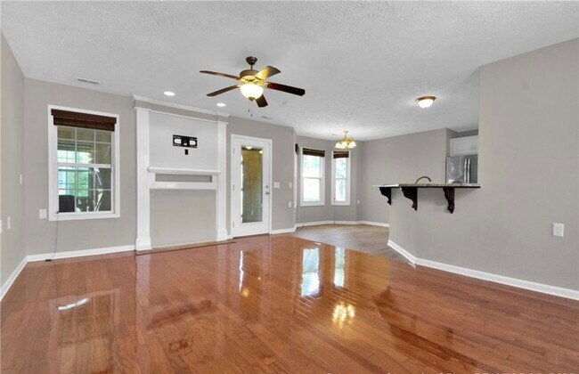 Building Photo - 1931 Sunshine Ct