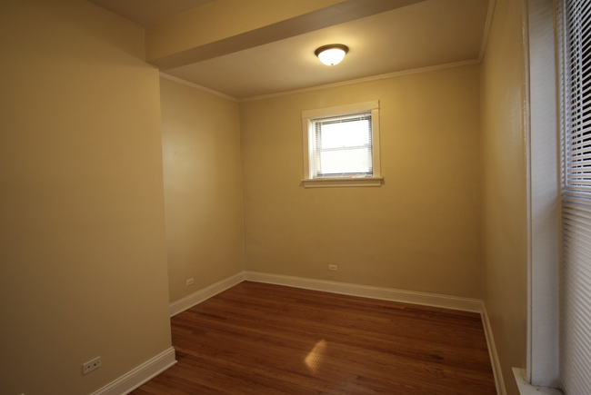 Foto del edificio - 2410 W Winnemac Ave