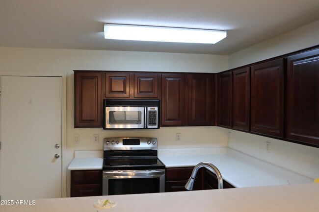 Building Photo - 35161 N Bandolier Dr