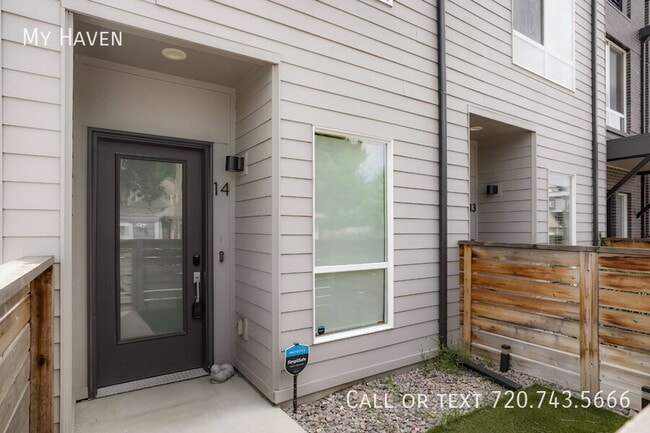 Building Photo - 3520 W Conejos Pl