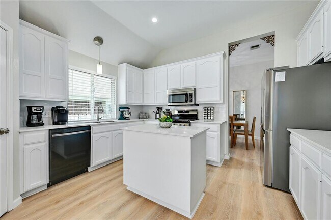Foto del edificio - 14309 Terisu Ln