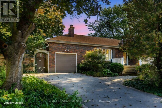 Photo du bâtiment - 927-927 Teal Dr