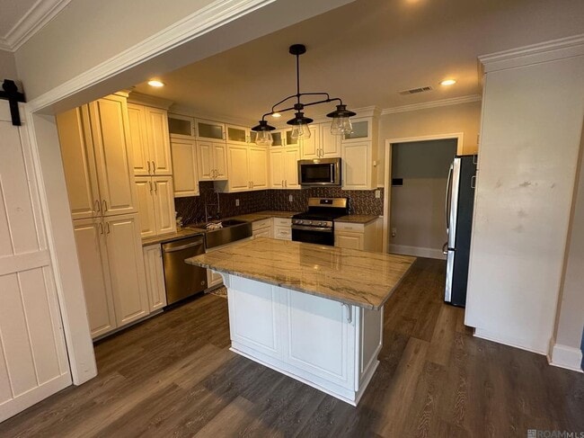 Building Photo - 9620 Island Rd