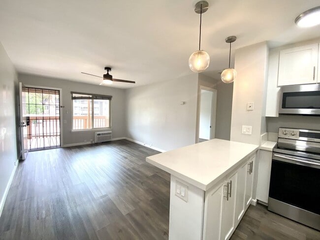 Building Photo - 1 Bedroom, 1 Bathroom condo in Friars Poin...