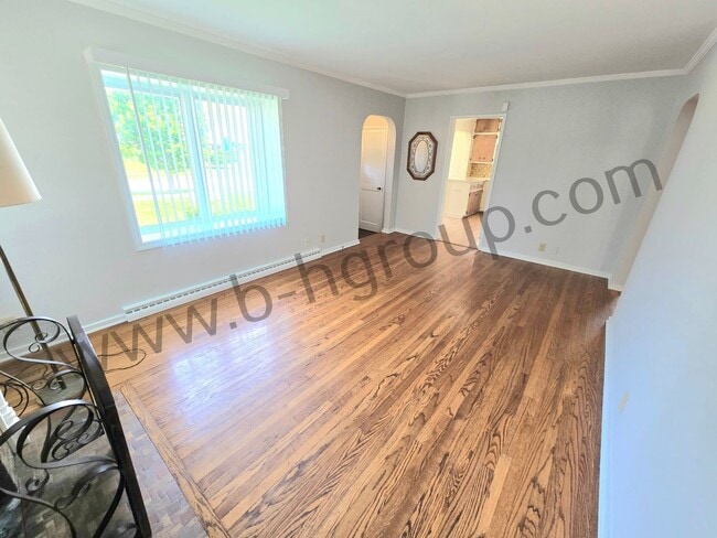 Building Photo - Great Location!