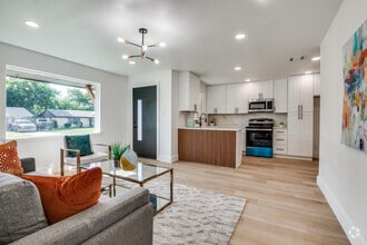 Building Photo - 7826 Woodshire Dr