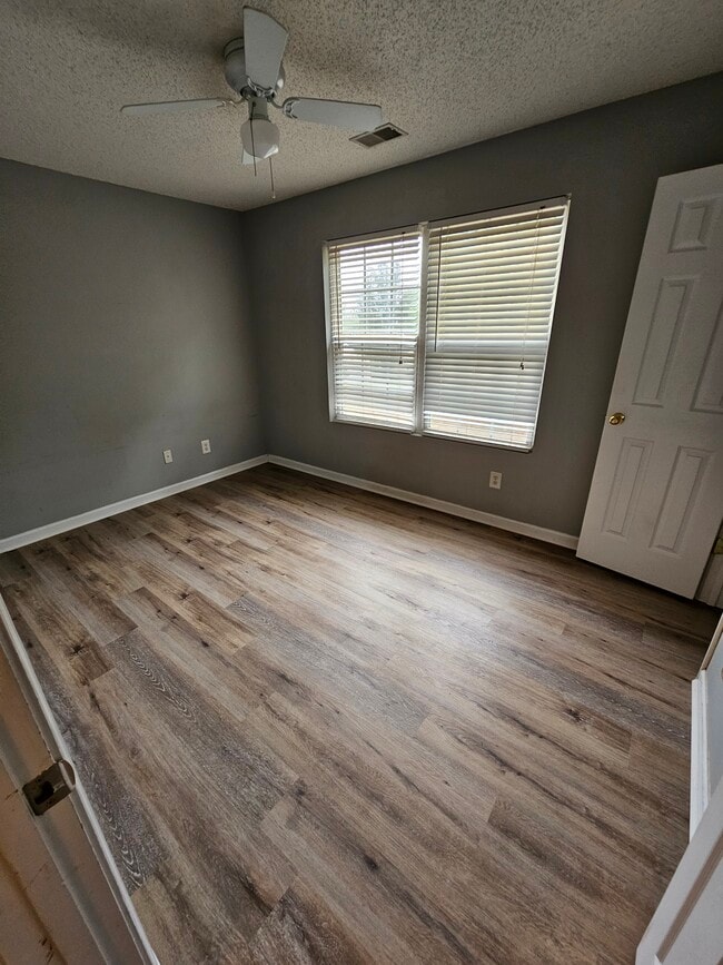 Building Photo - 1406 Flanagan Mill Dr