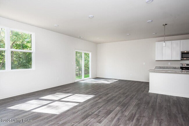 Foto del edificio - 4028 White Pne Ln