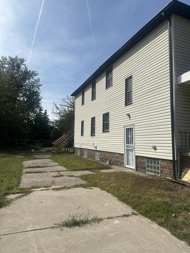 Building Photo - 18089 Saint Aubin St