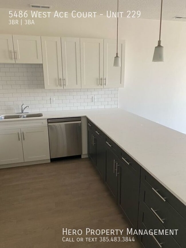 Building Photo - 5486 Ace Ct