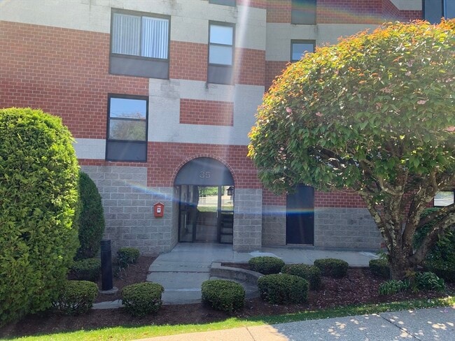 Building Photo - 35 Vine St
