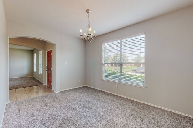 Foto del edificio - ***Pre-Marketing*** Great Home with Room T...