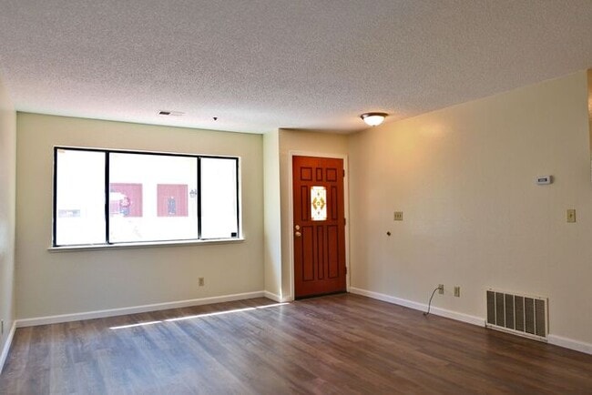 Foto del edificio - 695 S Knickerbocker Dr