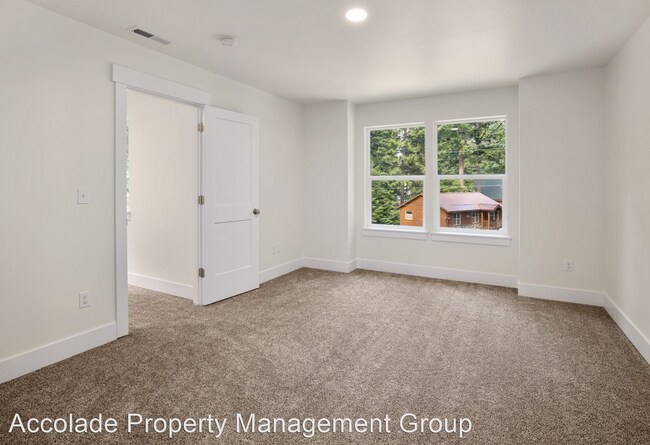 Building Photo - 3 br, 3 bath House - 1031 Oakmont Drive