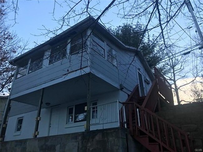 Building Photo - 185 Lake Rd